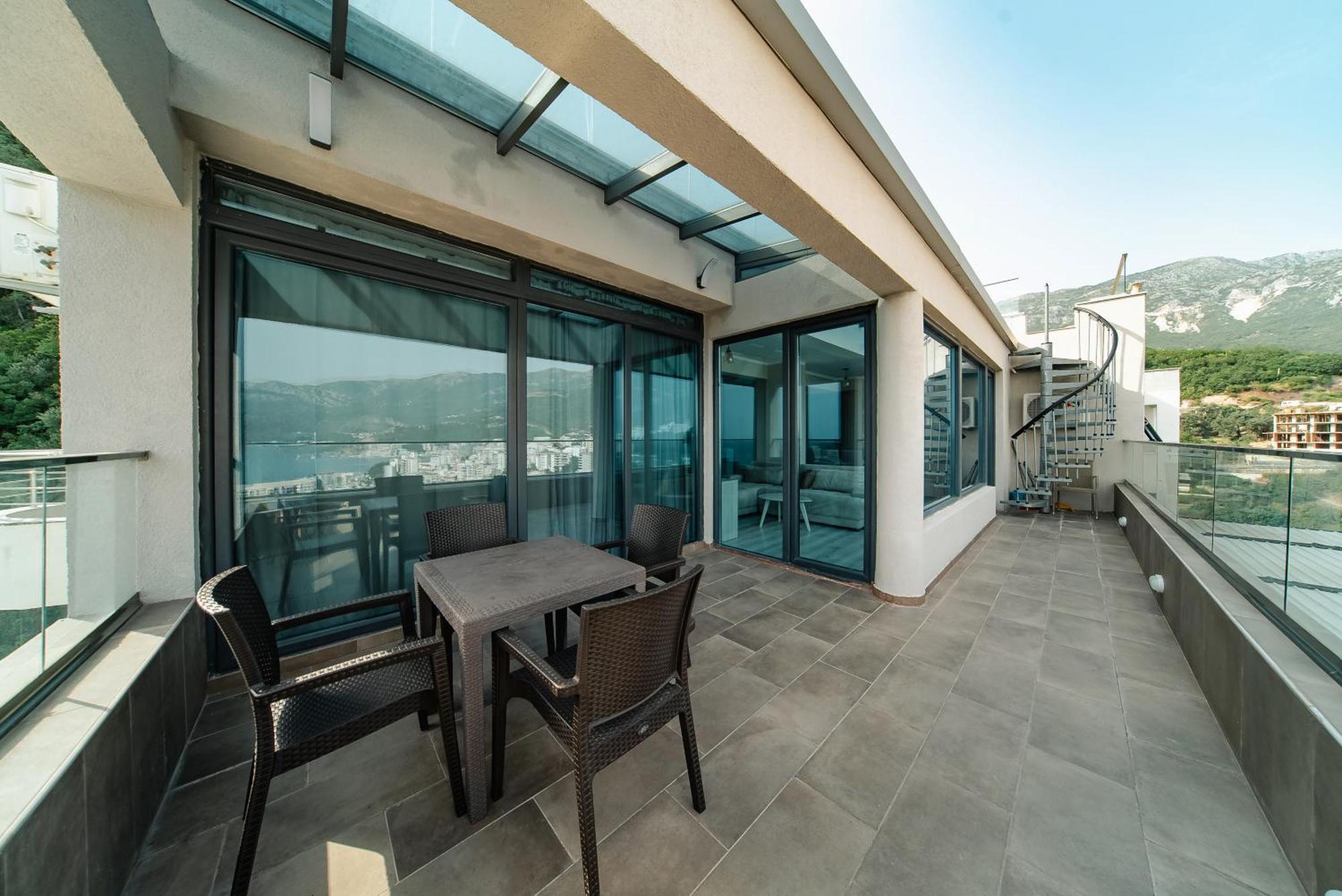 Gate Apartment